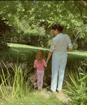 Meghan și Lilibet, Foto As Ever