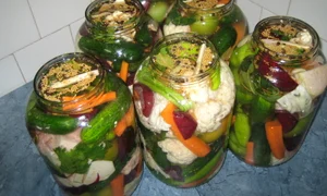 muraturi asortate cu usturoi i ardei iute jpeg