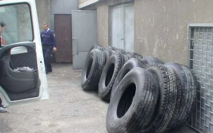 Anvelope confiscate la Orşova
