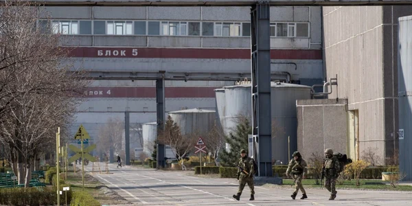 Militari rusi la centrala nucleara de la Zaporojie FOTO Profimedia