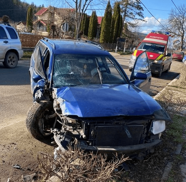  Accident provocat de o șoferiță care, de beată ce era, nici nu a putut sufla în etilotest FOTO 