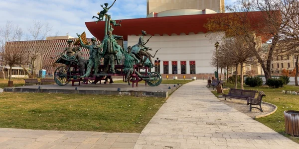 teatrul national bucuresti tnb caruta cu paiate foto shutterstock