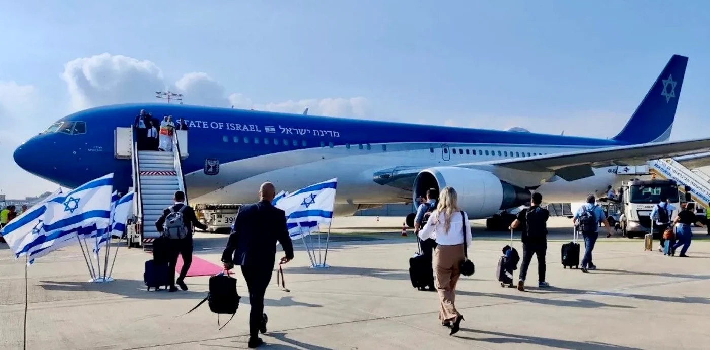 Un jurnalist rus a fost dar jos din avionul lui Benjamin Netanyahu. FOTO: The war zone