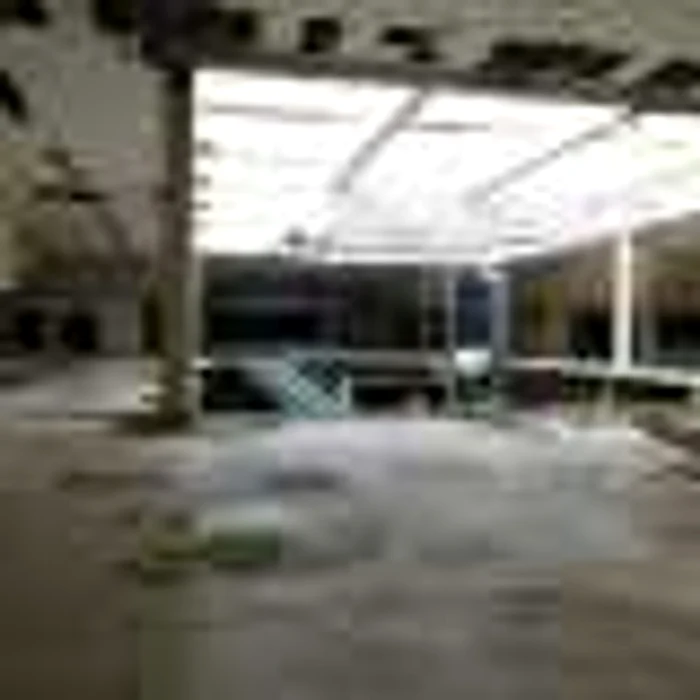 mall abandonat