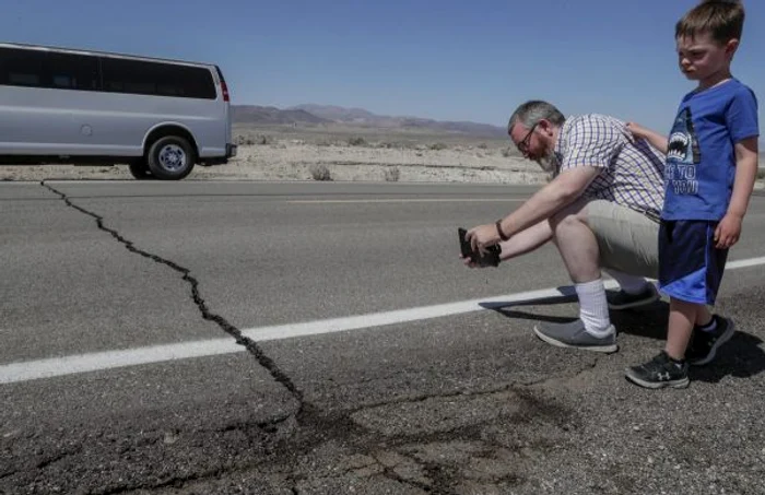 Turisti la fisura vizibila din spatiu California FOTO Getty Images