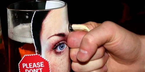 Campanie „Nu pierde controlul asupra alcoolului consumat“ FOTO Boredpanda 