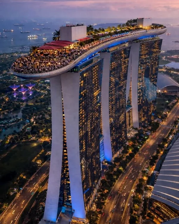 Marina Bay Sands, hotelul formidabil din Singapore / FOTO: Facebook Atlas Geografic
