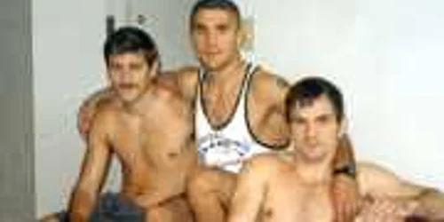 Costel Corduneanu (centru), alături de Leonard Doroftei (dreapta) şi Francisc Vaştag