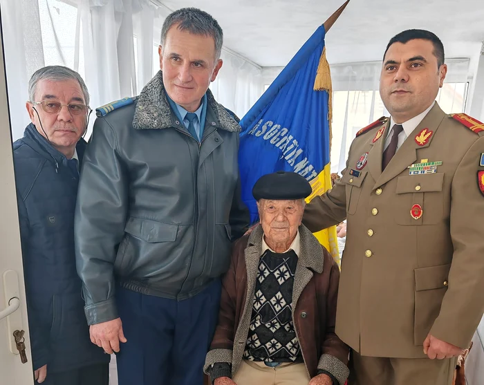 Florea Pasăre a împlinit vârsta de 102 ani Foto: Facebook/Lucian Goață