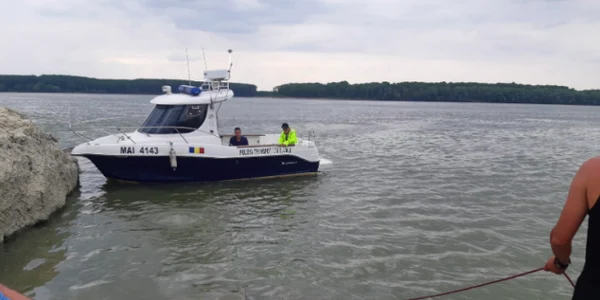 Căutări cu scafandri şi barcă pe Dunăre - om dispărut Sursa ISU Constanţa
