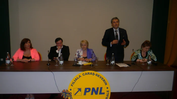 Preşedintele PNL Caraş-Severin a deschis seminarul FOTO CRISTIAN FRANŢ