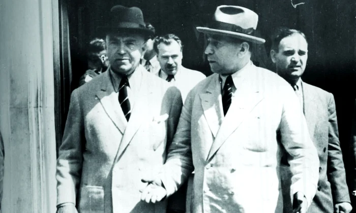 Petru Groza (stânga), Gheorghe Tătărescu (centru) și Gheorghe Gheorghiu-Dej (dreapta) 