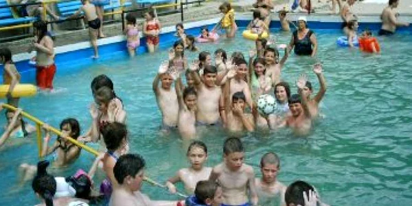 Bazinul cu apă termală din Căciulata