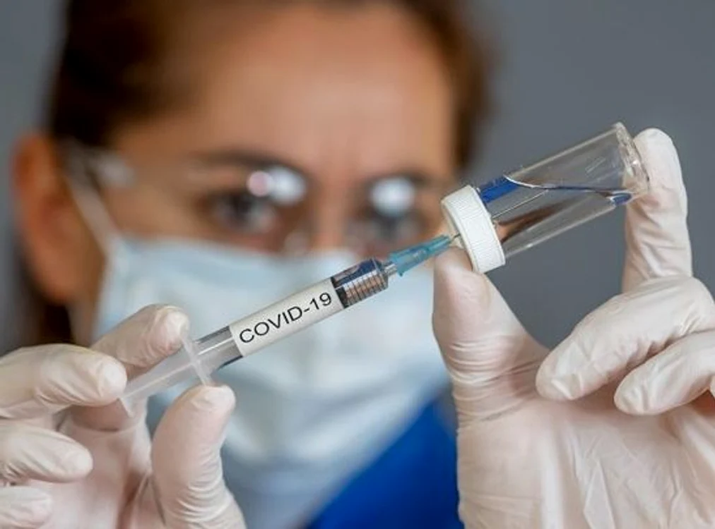 
    Vaccinarea anti-COVID-19 a început luni în peste 90% din cele 376 de centre de la nivel naționalFoto: Shutterstock  