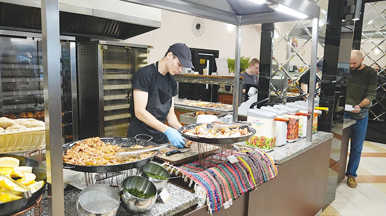 Pentru că nu mai e vreme  de plajă, sala de biliard  și restaurantele au fost  locurile preferate