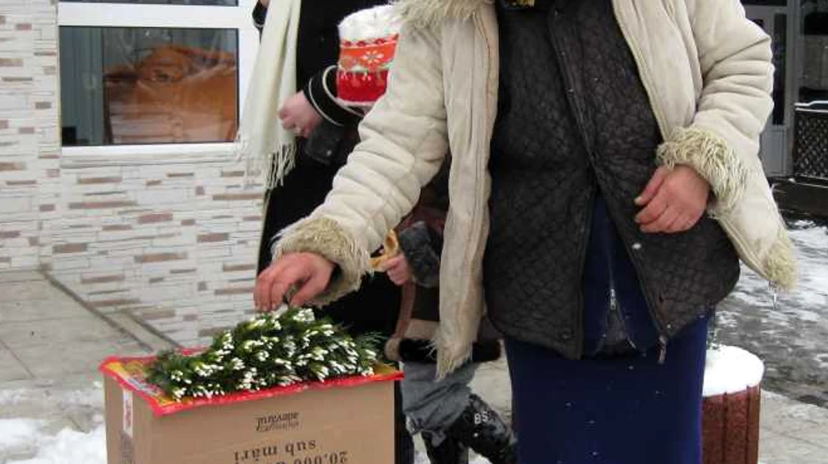 Cei care desfăşoară comerţ stradal ilegal riscă amenzi, spun polițiștii locali. FOTO arhivă