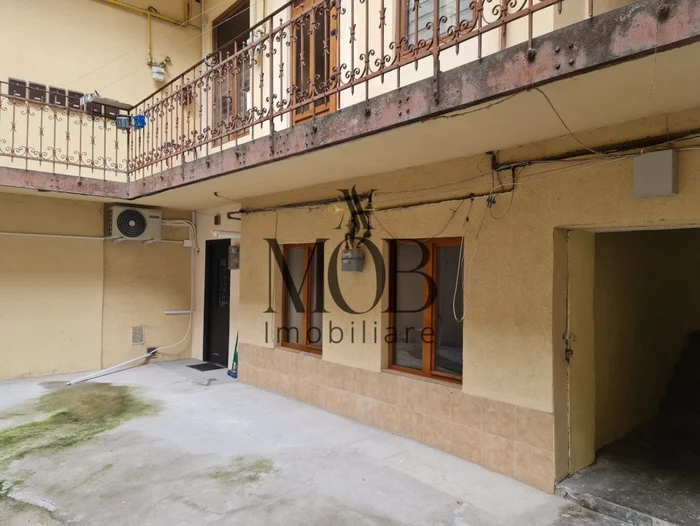 Garsoniera se află la parterul unui imobil vechi din Cluj-Napoca. FOTO: Mob Imobiliare