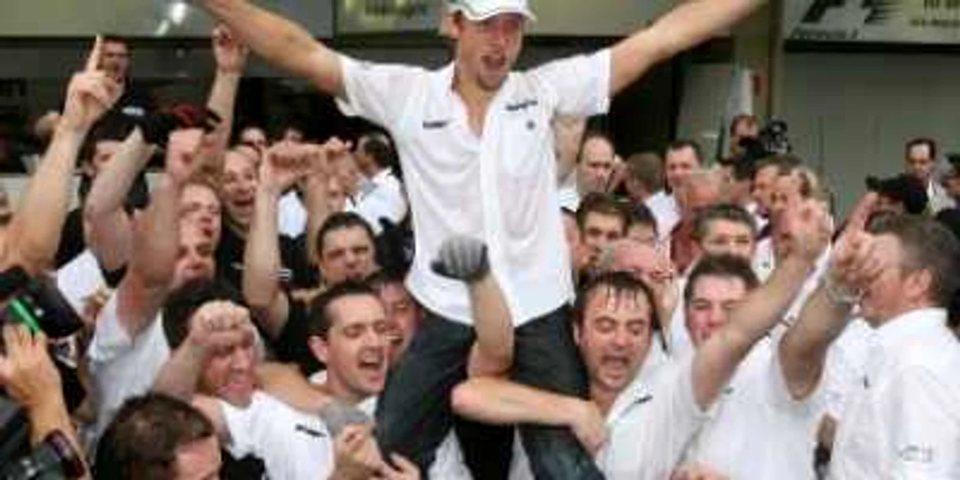 FORMULA 1: Jenson Button s-a transformat din play-boy în pilot
