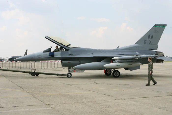 
    Avioanele de luptă F16 se află deja în Polonia  