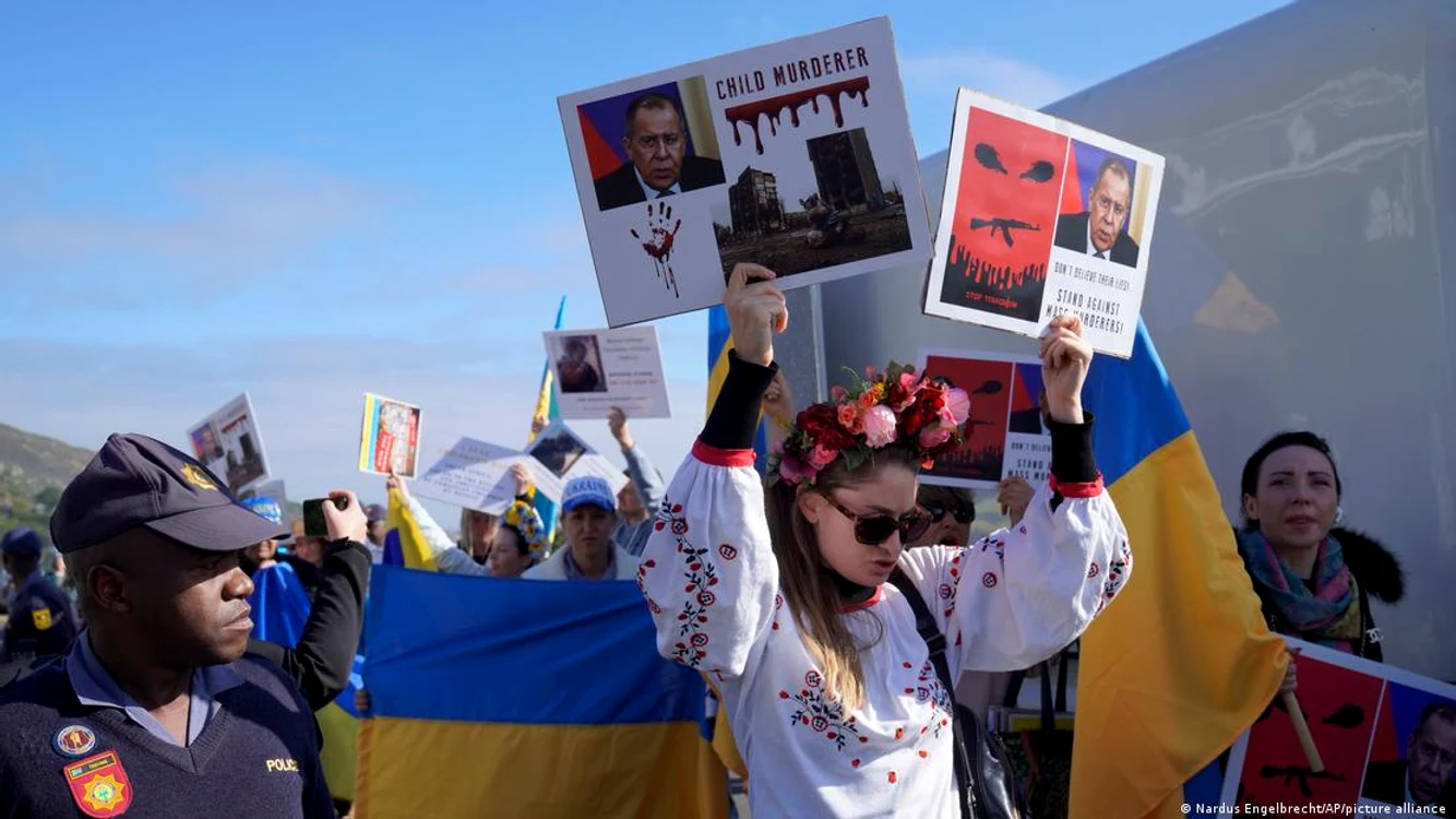 Demonstranţi ucraineni au protestat împotriva reuniunii miniştrilor de Externe ai BRICS la Cape Town