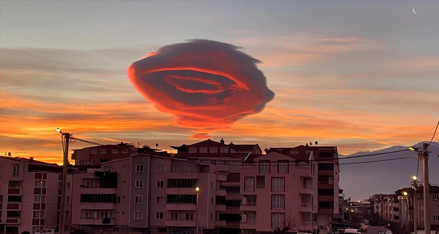 Norul aproape circular a rămas intact timp de aproximativ o oră Foto: Twitter/ @vegastarr