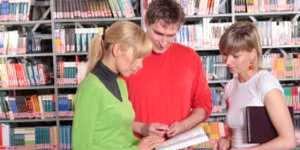 Studenţii pot lua o pauză între examene şi vizitele la bibliotecă