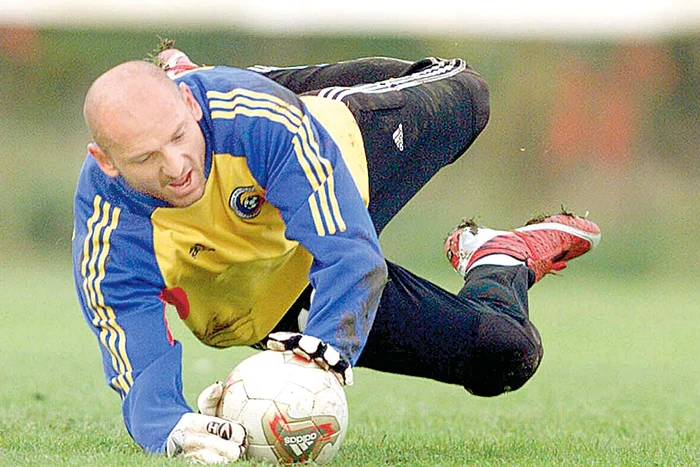 Mirela Stelea a fost  surprinsă ieri de  fotoreporterii Click!  tristă, când pleca de  la atelier pentru a-și  rezolva câteva probleme (Fotografii: Mihai Ionescu)