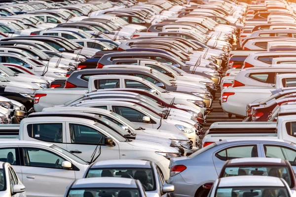 Piața RCA a crescut cu 17% în primul semestru, pe fondul scumpirii polițelor. Șoferii au plătit cu 21% mai mult pentru asigurarea auto
