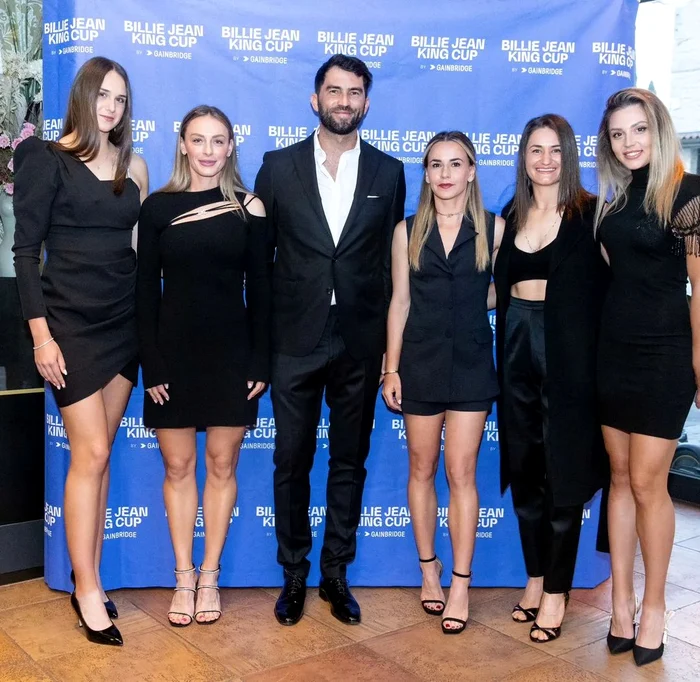 Horia Tecău și jucătoarele cu care atacăm calificarea la turneul final. Foto Facebook