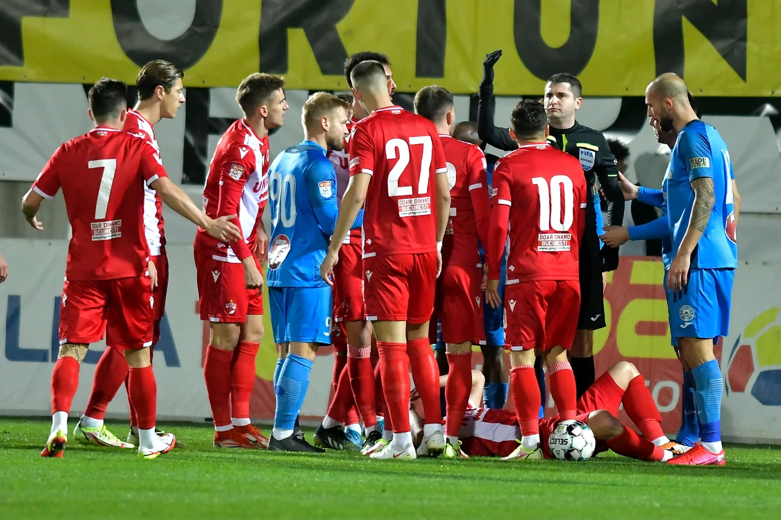 
    Dinamoviștii n-au izbutit să câștige nici în fața celor din ClinceniFoto: sportpictures.eu  