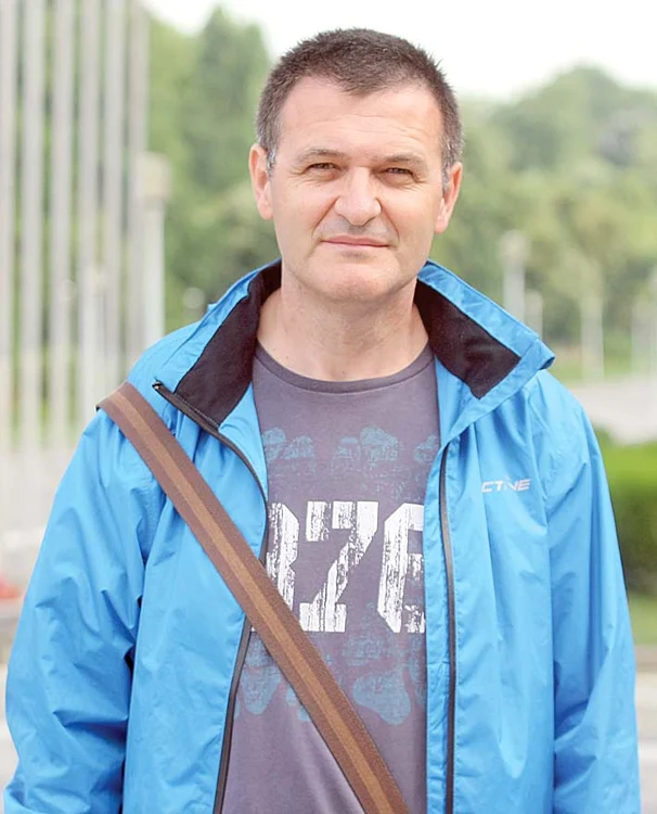 Situaţie fără precedent în Capitală: Primăria Generală protejează plantele din parcuri, nu şi populaţia, de invazia insectelorFoto: Dorin Constanda