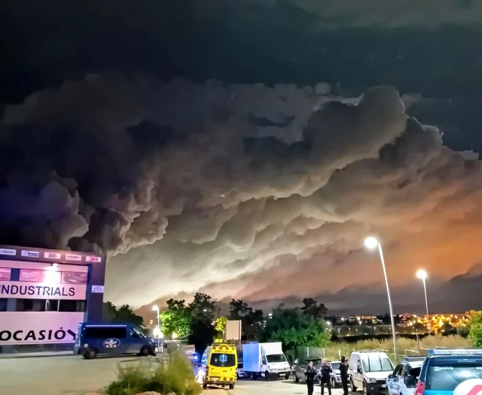 VIDEO Un nor toxic de clor a blocat în case peste 160.000 de persoane din Catalonia
