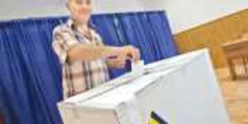 Guvernul Ponta a suplimentat numărul secţiilor de votare în încercarea de a-l demite pe preşedintele Traian Băsescu 