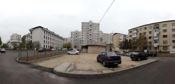 Noua parcare supraterană va fi ridicată vizavi de liceul "Nicolae Titulescu" (Foto: Mugurel Manea)