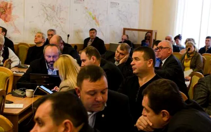 Consilierii
municipali s-au manifestat, în ultimii patru ani, prin votarea deciziilor la
pachet FOTO Alexandru Tarlev