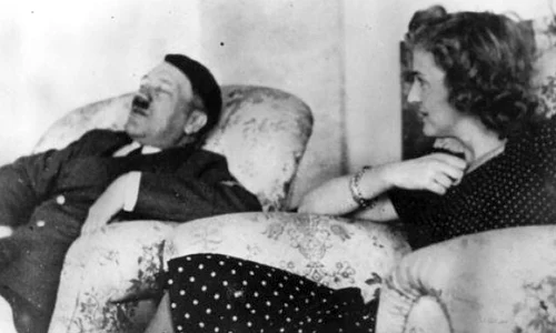 Calendar 30 aprilie: 1945   Adolf Hitler și Eva Braun s au sinucis la o zi după ce s au căsătorit jpeg