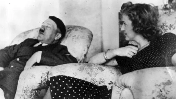 Calendar 30 aprilie: 1945   Adolf Hitler și Eva Braun s au sinucis la o zi după ce s au căsătorit jpeg