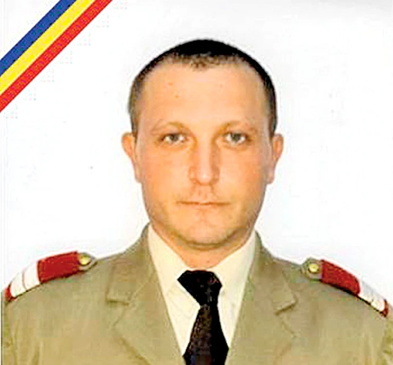 
    Plutonierul Iulian Dumitrescu avea 33 de ani  