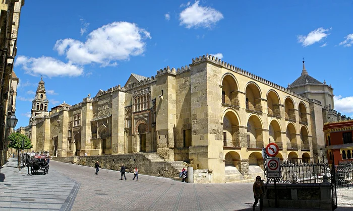 1200px mezquita de cordoba exterior del muro de la quibla 0 jpg jpeg