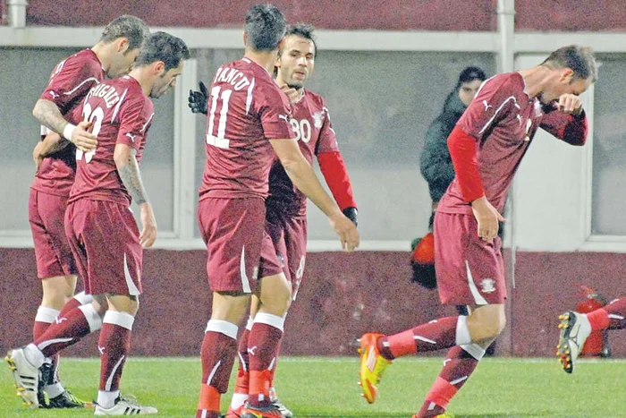 Rapidiştii nu mai găsesc nici o soluţie de salvare din situaţia critică în care este clubul (Foto: Răzvan Păsărică)