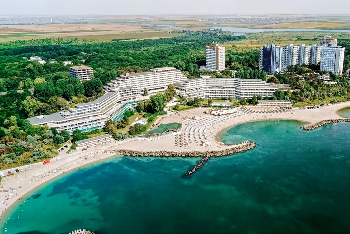 Complexul Phoenicia Blue View, alcătuit din fostele hoteluri comuniste Amfiteatru, Panoramic şi Belvedere