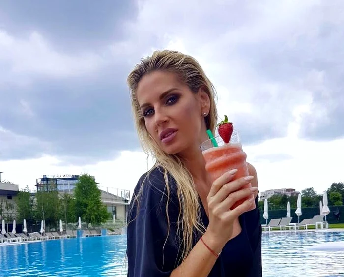 Andreea Bănică a fost copleșită de amoții când s-a văzut înconjurată de atâtea aprecieri din partea admiatorilor pentru că este din nou însărcinatăFoto Facebook