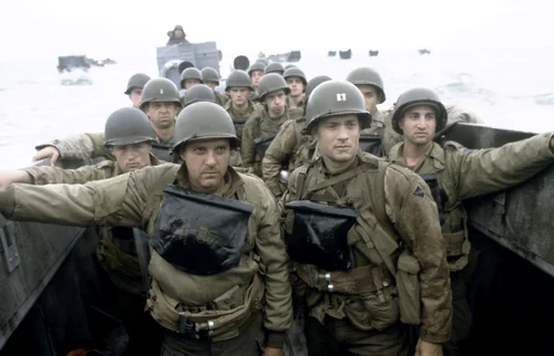 Tom Sizemore, alături de Tom Hanks în „Saving Private Ryan“