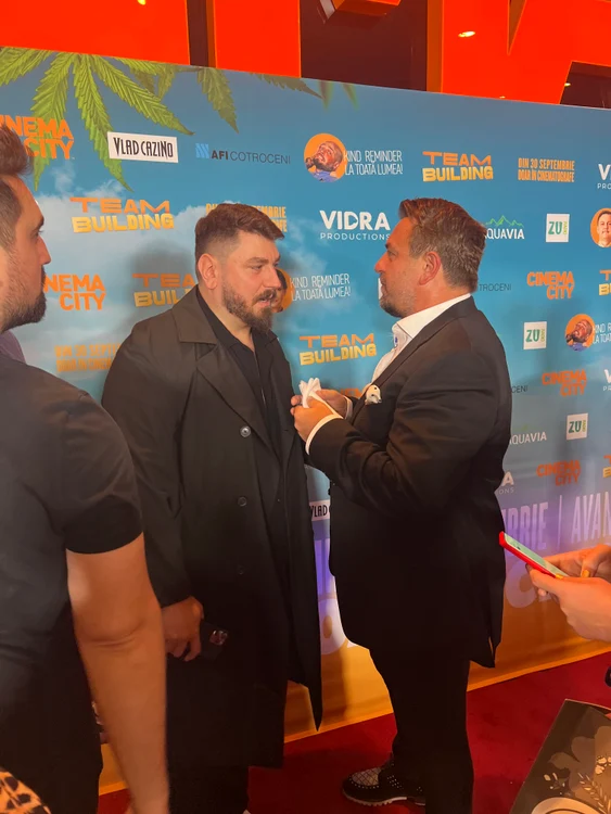 Horia Brenciu  şi Micutzu  au reprodus o  scenă din film,  pentru invitaţii de la lansarea  oficială