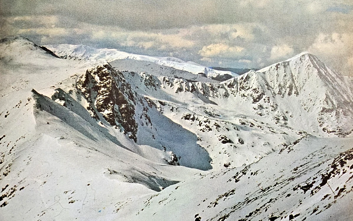 Retezatul, iarna. Sursa: Albumul. Munții Retezat, Autor Valeriu Crăciun.1981