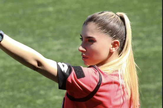 Arbitra suspendată pe viață în Turcia s-a reinventat. Ce face acum tânăra care ar fi apărut într-un clip interzis minorilor, alături de un observator UEFA