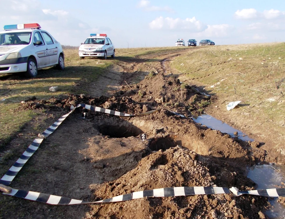 Locul unde au fost descoperite vasele de lut, înconjurate de Poliţie Sursa IPJ Constanţa