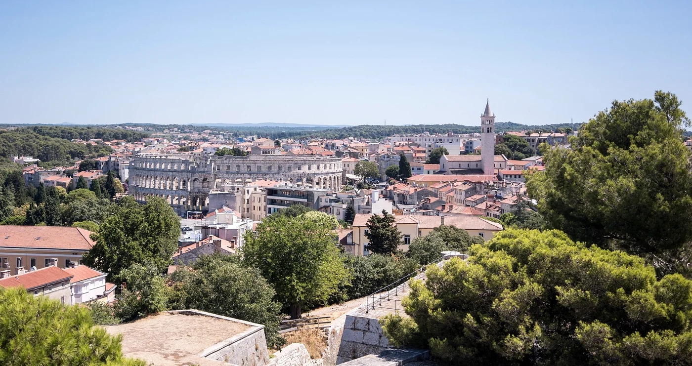 Orașul unde se află cel mai bine conservat amfiteatru roman din lume / foto: Pixabay