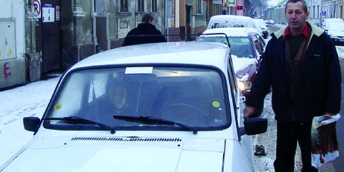 Szoros Sandor a spus că străzile din cartiere sunt pline de gheaţă şi zăpadă