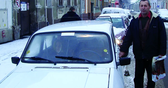 Szoros Sandor a spus că străzile din cartiere sunt pline de gheaţă şi zăpadă